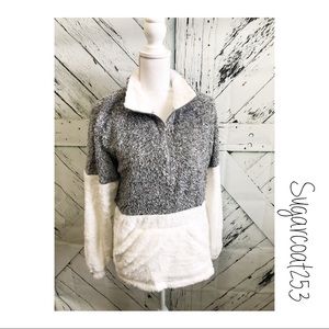 •No Brand• Gray & White Fuzzy Pullover Sherpa